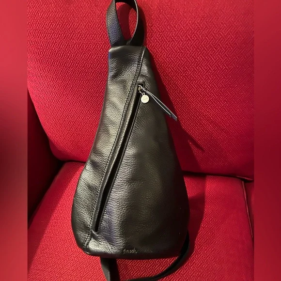 NWOT The Sak Black Leather Sling Backpack - New 5 pocket Leather 1 side canvas. - Picture 6 of 16